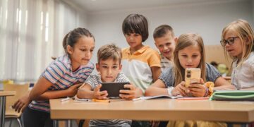 Mobiele telefoons van Franse scholieren blijven opgesloten in kasten