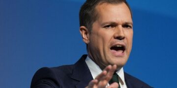 Robert Jenrick wil coalitie vormen om einde te maken aan ruzie binnen Tories.