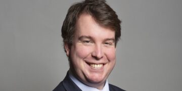 Voormalig assistent van Rishi Sunak aangeklaagd voor verkiezingsweddenschappen