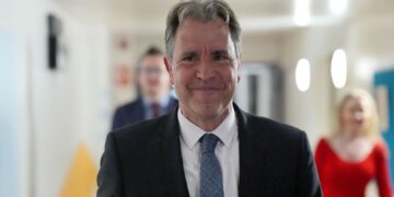 Labour MP gearresteerd voor verdenking van verkrachting en kindermisbruik.