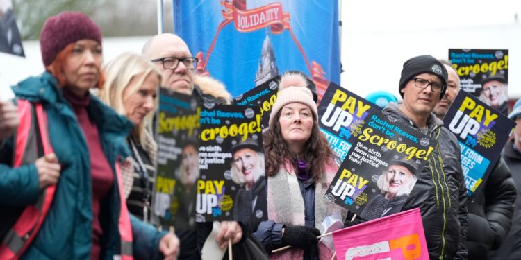 Leraren in Engeland bereiden zich voor op mogelijke staking.