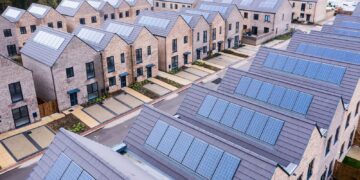 Overheid moet zonnepanelen verplichten bij nieuwbouw woningen