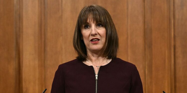 Reeves belooft steun bij Trump-tarieven.