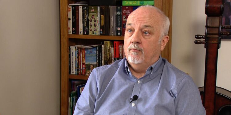 Toename zelfmoordpogingen door belastingdruk HMRC en kritiek op review.