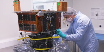 Satellietfabriek in de ruimte kan energierekeningen drastisch verlagen.