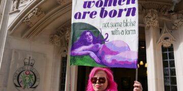 Gelijke behandeling voor trans personen op geslachtspecifieke ziekenhuisafdelingen is noodzakelijk.