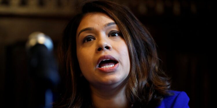 Bangladesh vaardigt arrestatiebevel uit voor Tulip Siddiq na ontkenning beschuldigingen