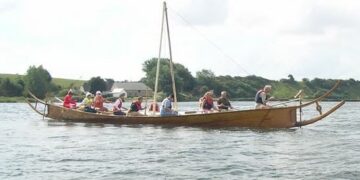 Viking voorouders op avontuurlijke reis met grote kano’s