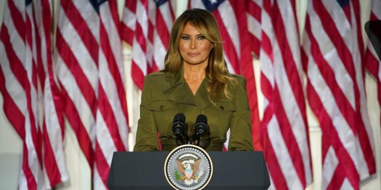Melania ontkent Trump-Harvard-teller na afwijzing Baron.