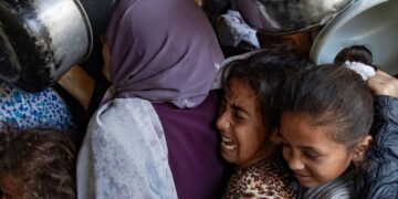 Israël staat vrachtwagens met humanitaire hulp toe, maar met tekortkomingen