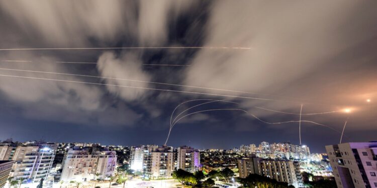 Israël waarschuwt voor ballistische raketten uit Jemen