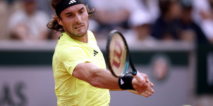 Tsitipas bijna uitgeschakeld na verlies in sets tegen nummer 167.