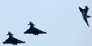 Russische oorlogsschepen schenden luchtruim Finland, ambassadeur ingelicht.