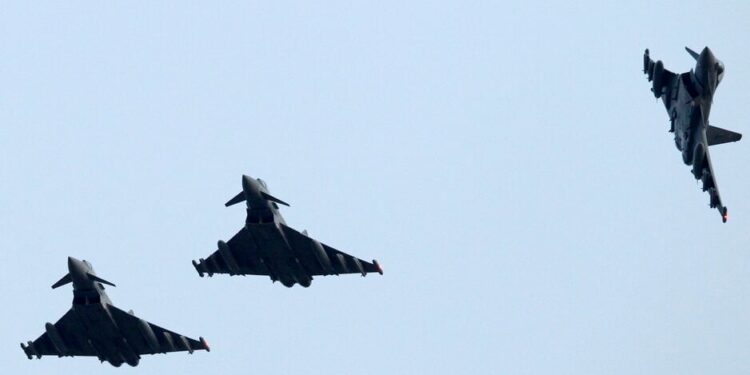 Russische oorlogsschepen schenden luchtruim Finland, ambassadeur ingelicht.