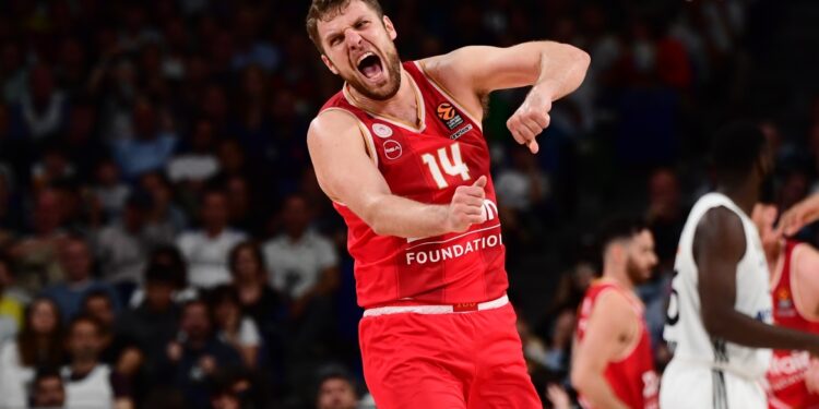 Het legendarische 9 meter verre driepuntschot dat Madrid deed verstommen.