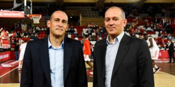 Οι Αγγελόπουλοι στο ΣΕΦ: Συνομιλούν με την ομάδα