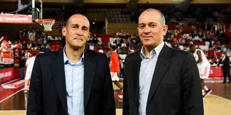 Οι Αγγελόπουλοι στο ΣΕΦ: Συνομιλούν με την ομάδα