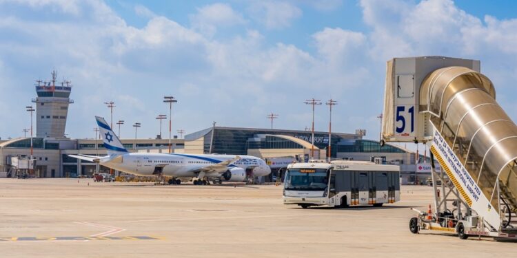 Luchtvaartmaatschappijen stoppen vluchten naar Israël vanwege raket bij Ben Gurion