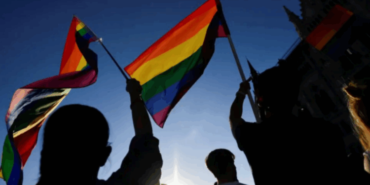 Europees verbod op conversietherapieën van Loatki+ Faces gevraagd