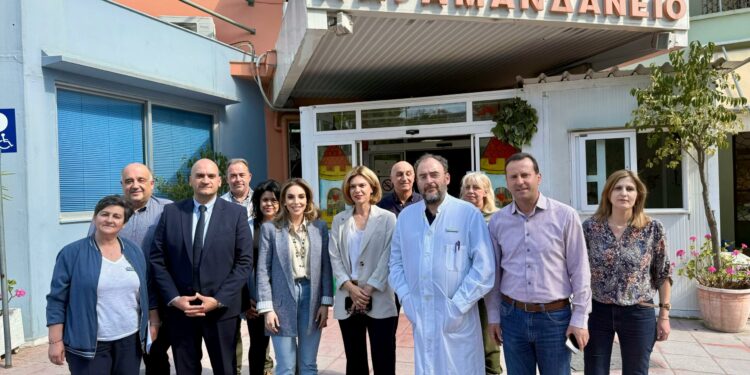 Bezoek secretaris-generaal aan Achaia Hospitals