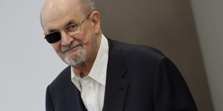 Gewelddadige aanval op Salman Rushdie: 25 jaar later