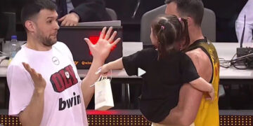 De verrassing van Skordilis’ dochter voor Kostas Papanikolaou – “Voor mij?”