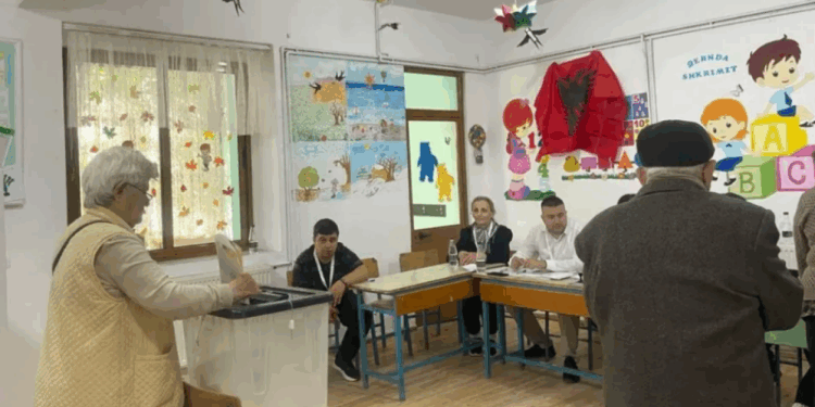 Lage opkomst en klachten verkiezingen Albanië