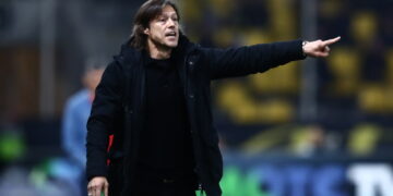 Einde van seizoen vol teleurstelling – Overwinning op PAO voor vreugde