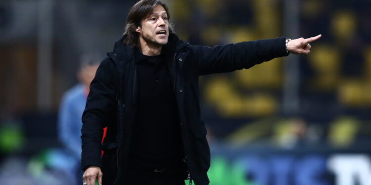 Einde van seizoen vol teleurstelling – Overwinning op PAO voor vreugde