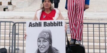 Trump compenseert familie voor dood tijdens Capitol Raid met $5 miljoen