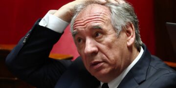 Bayrou stelt referendum voor over bezuinigingen in Frankrijk