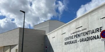 Gevangene voor diefstal na per ongeluk vrijlating van moordenaar vanwege vergissing