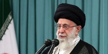 Hameni bekritiseert “schandelijke” Amerikaanse eisen in nucleair overleg.