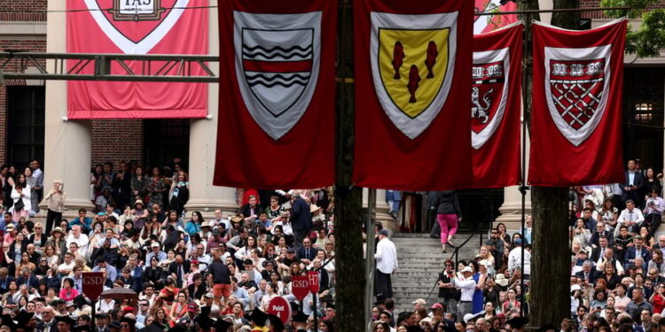 Harvard treft nieuwe bezuinigingen van € 450 miljoen door Trump-administratie