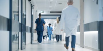 Bezuinigingen zorgen voor verlies medische zorg bij 70 landen