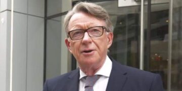 Peter Mandelson betreurt ontmoeting met Jeffrey Epstein