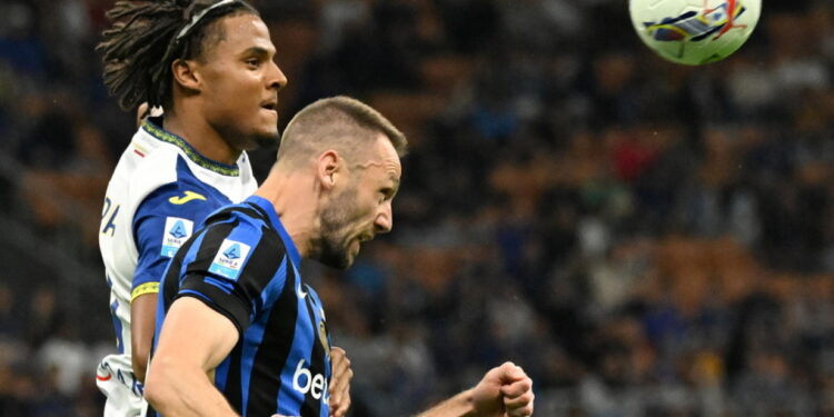 Sportuitzendingen zondag: Playout Super League en strijd om titel in Italië.