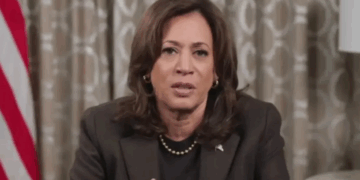 Trump’s aanval op Kamala Harris: egoïstische macht en constitutioneel risico.