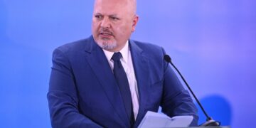 Procureur-generaal van Internationaal Strafhof beschuldigd van seksuele intimidatie op vakantie