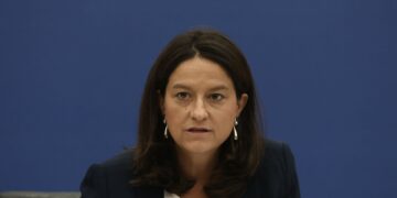 Griekse economie overtreft voorspellingen – Commissie erkent vooruitgang land