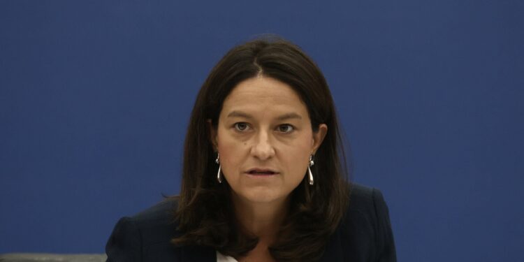 Griekse economie overtreft voorspellingen – Commissie erkent vooruitgang land