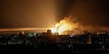 Twaalf doden door Russische aanval op Kyiv en andere steden in Oekraïne