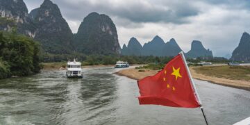 Tragedie op het water: drie doden en 60 gewonden bij zinken schepen