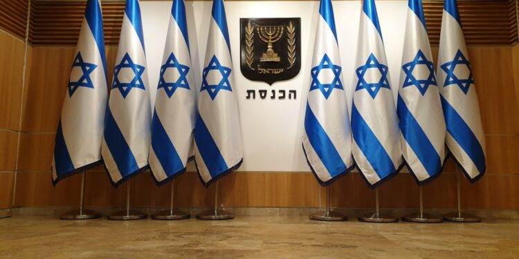 Knesset onderzoekt hoge belasting NGO’s met overzeese financiering