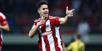 Engelse clubs bieden meer dan 30 miljoen euro voor Kostoulas