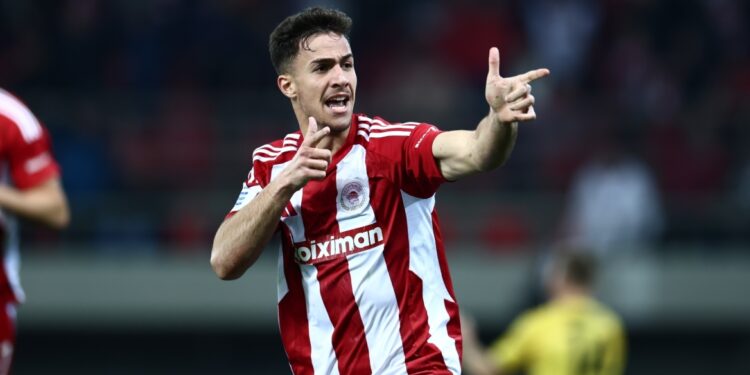 Engelse clubs bieden meer dan 30 miljoen euro voor Kostoulas