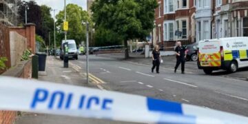 Vier gewonden na ruzie in Leicester: Gids slaat voetgangers neer