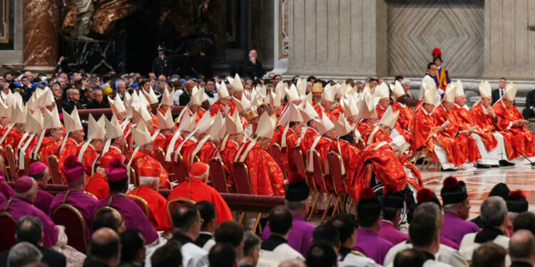 Kardinalen in St. Peter’s Basiliek verlangen naar gewetensvolle paus