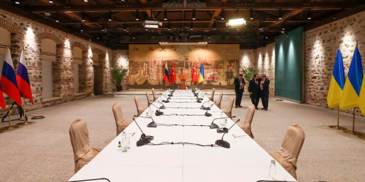 Gesprekken in Constantinopel tussen Russische partijen van start