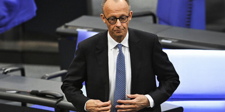 De Martz begint als kanselier met … Left